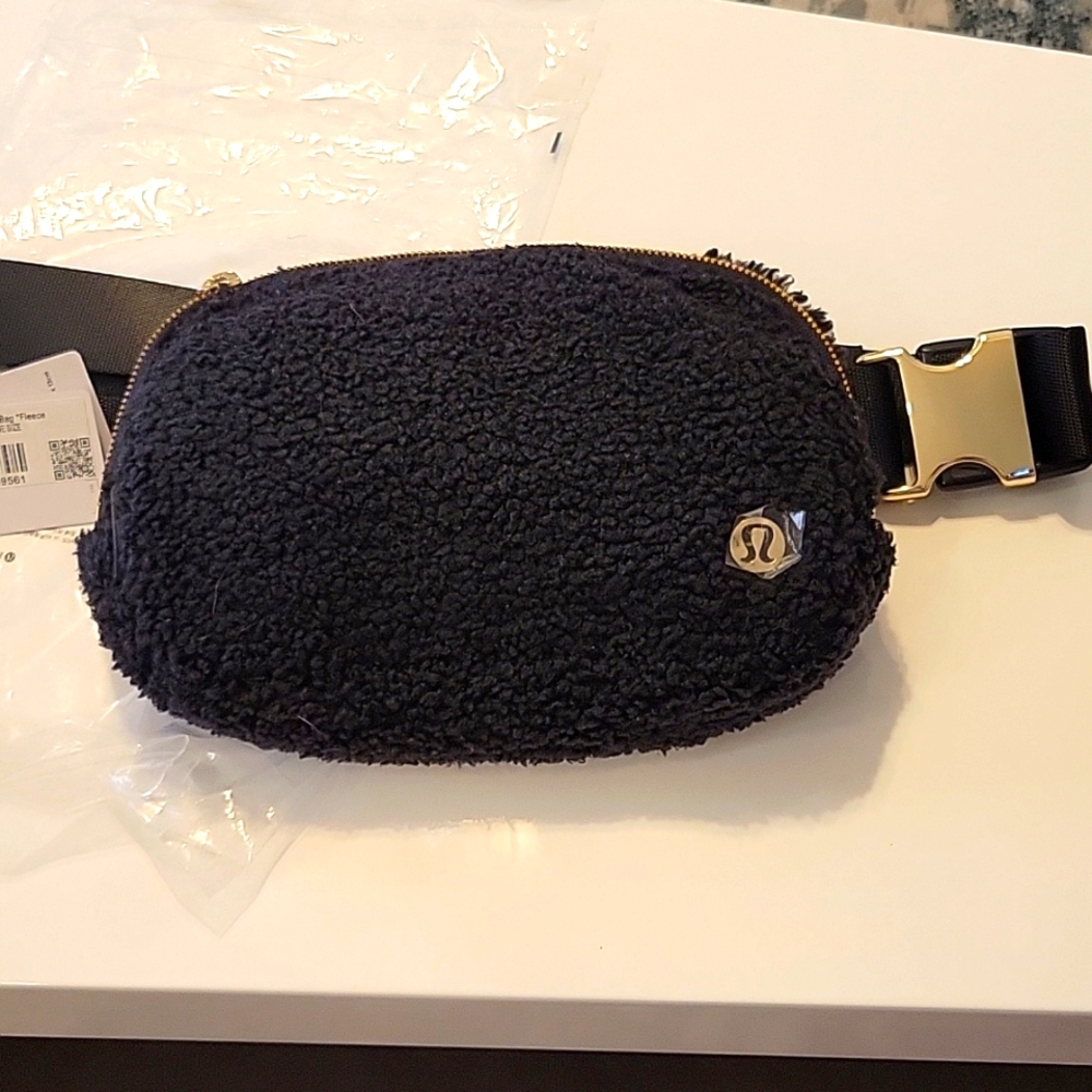 New lululemon everywhere belt bag, Fleece